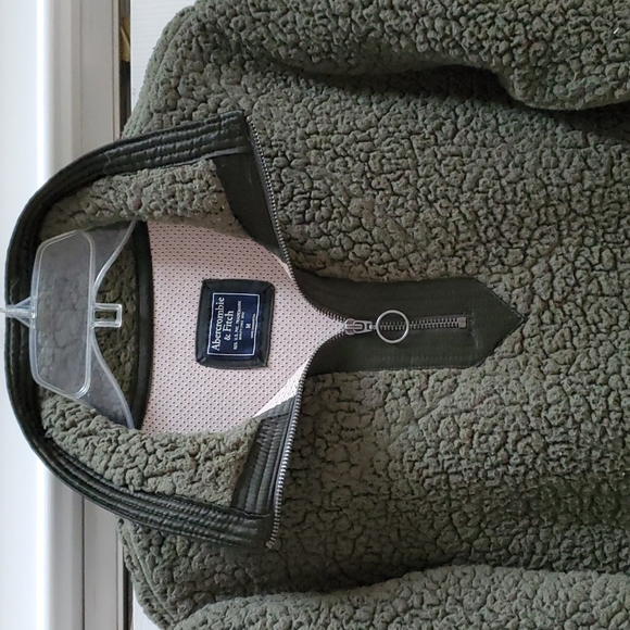 Abercrombie and Fitch, Ladies fleece - Picture 2 of 4